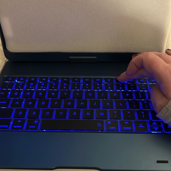 typecase iPad Flexbook Wireless Backlit Keyboard Case(10.9”, 2022), 360°NIB - Picture 16 of 17